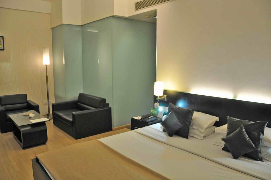 Comfort Inn Sunset Ahmedabad Exteriör bild