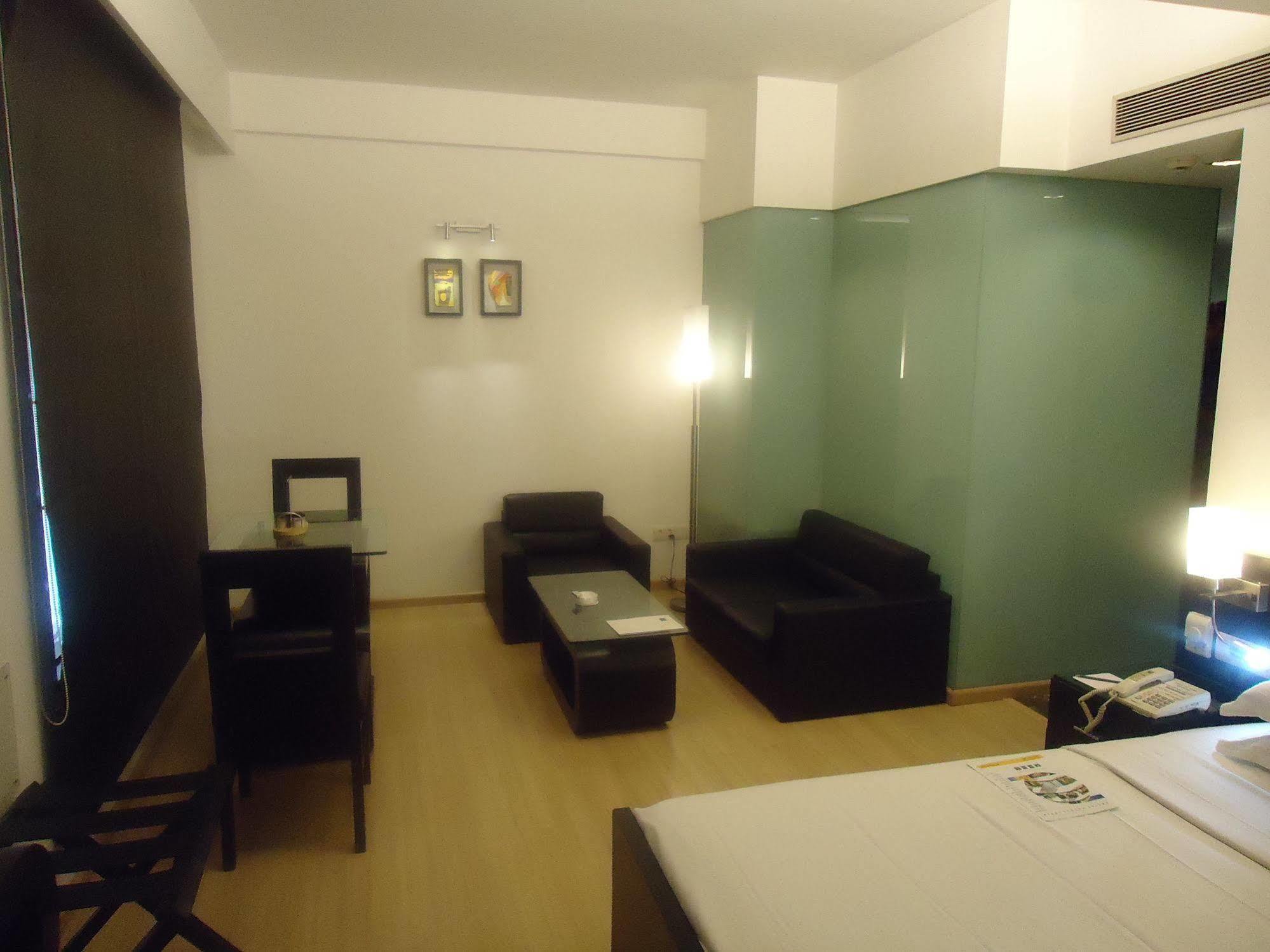 Comfort Inn Sunset Ahmedabad Exteriör bild
